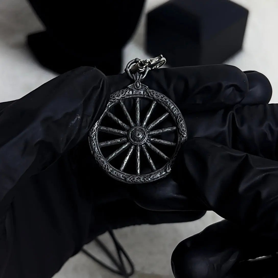 WHEEL HUNTER PENDANT